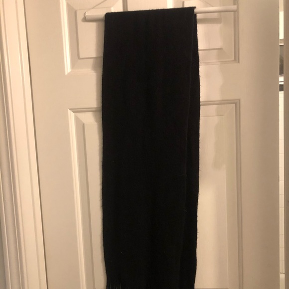 Super soft black scarf with fringe - Picture 2 of 2